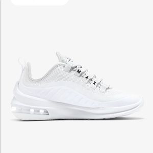 Nike Air Max Axis - sz 9